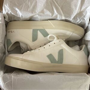 Veja Campo Chromefree Leather Sneaker, Extra-White/Matcha EU 41